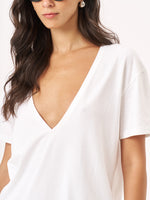 חולצת וי קצרה לבן