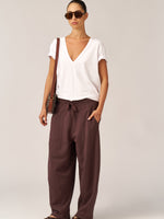 מכנסיים ארוכים גזרת בלון פרנץ' טרי חום