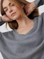 חולצת בייסיק ריב מפתח וי אפור מלאנג'