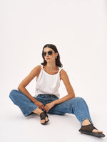 גופייה כתפיות מפותלות לבן