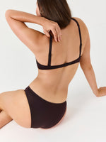 תחתון ביקיני סאטן חום כהה